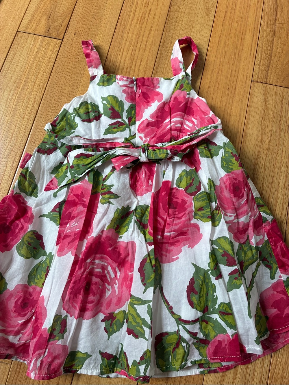 Cute dress size 18 month ( runs big)